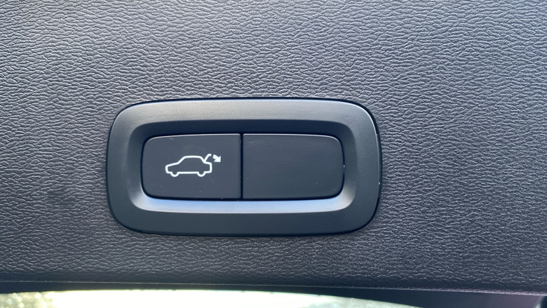 Volvo Xc40 2.0 B4P R DESIGN 5dr Auto Petrol Estate